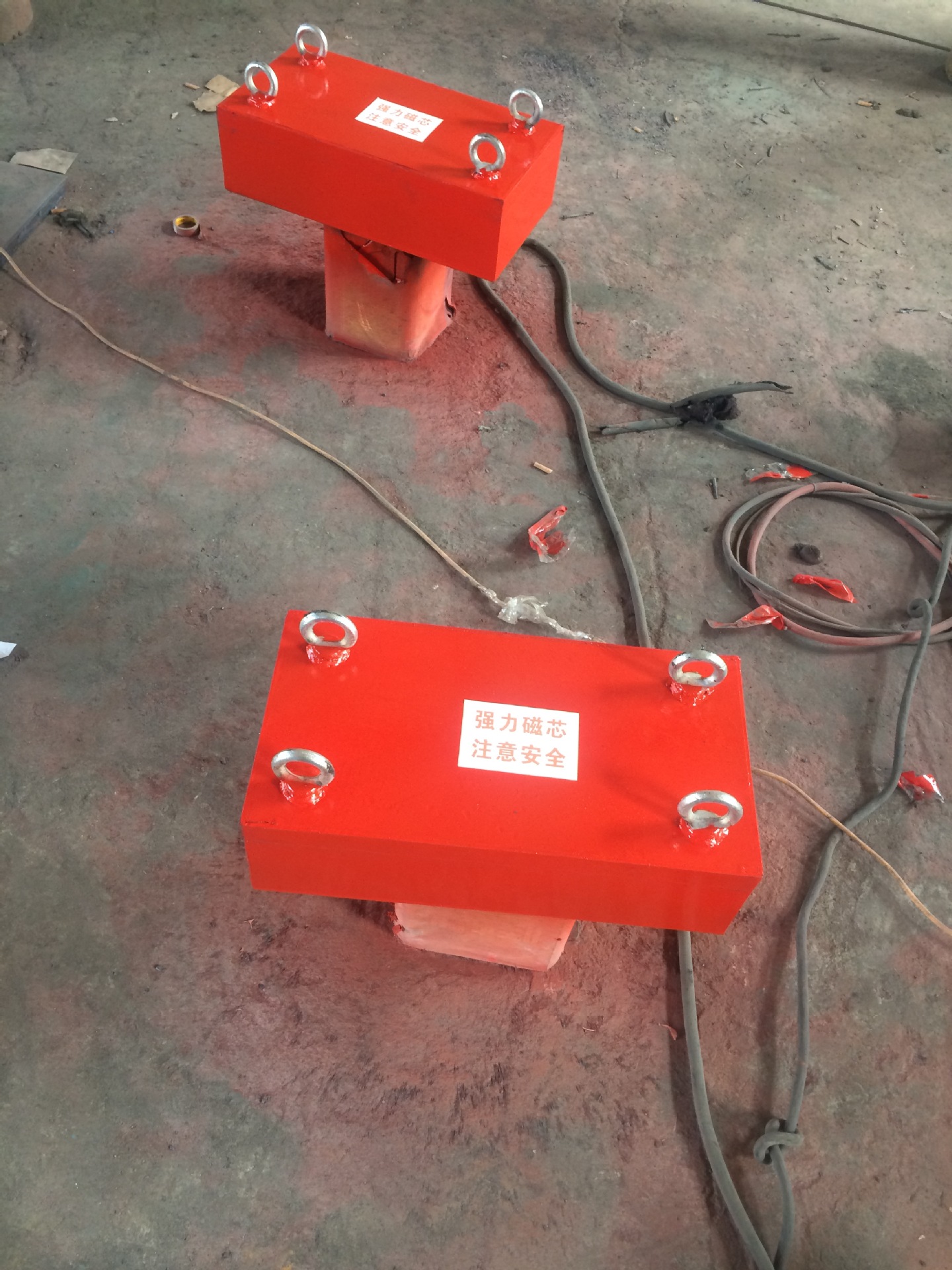 厂家批发 除铁器悬挂式 rcyb-8下料溜槽干式 供应永磁除铁器悬挂