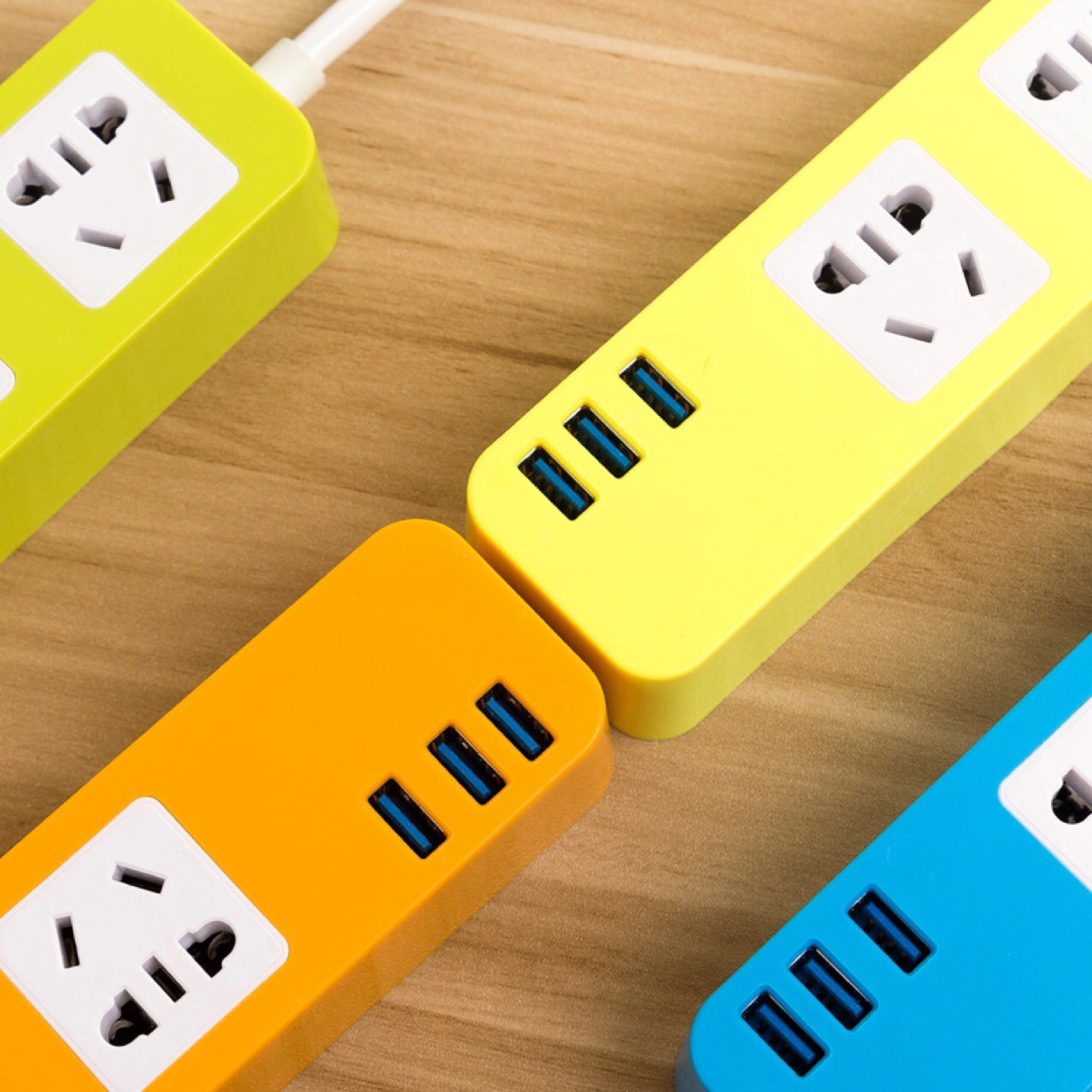 广告定制LOGO小礼品 旅游旅行便携式 3USB充电102排插 插座 插板