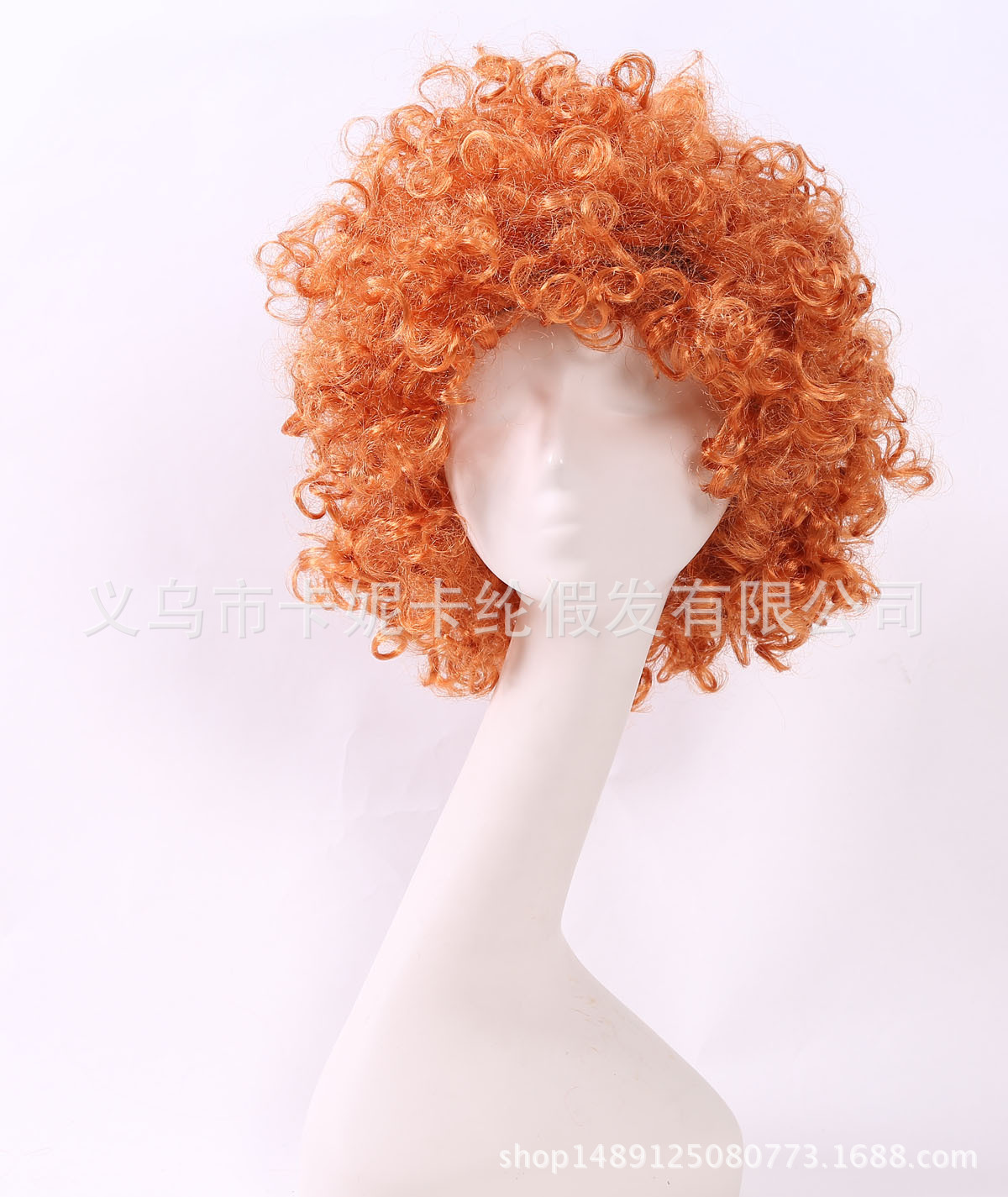 Los nuevos fans de color marrón rojizo son populares en el cabello rizado europeo y americano