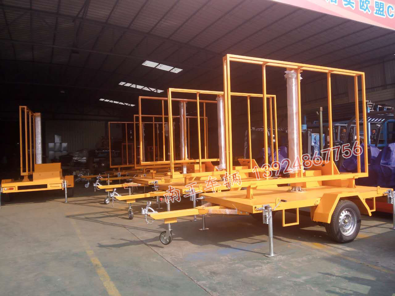 南工1吨LED广告拖车 带升降放置功能工具拖车