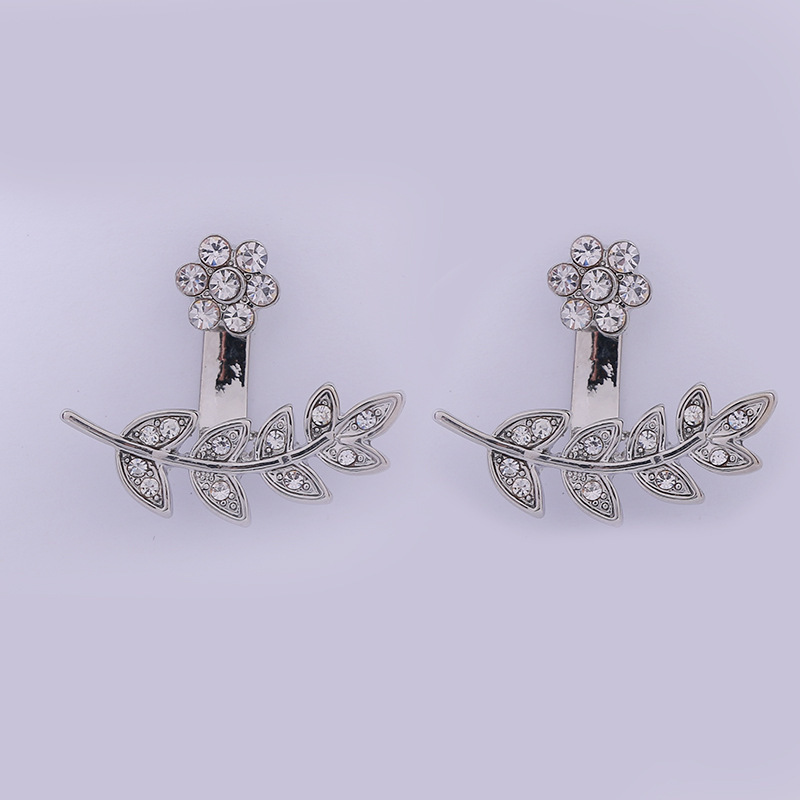 Pointed labret stud close-up product detail