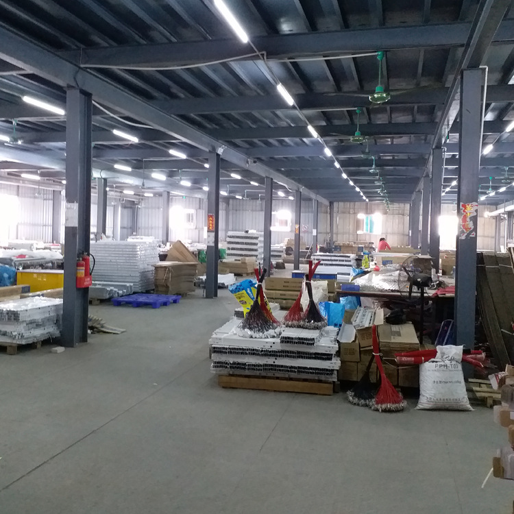 光素照明生产车间专业生产支架灯，灯盘，你的需要我造