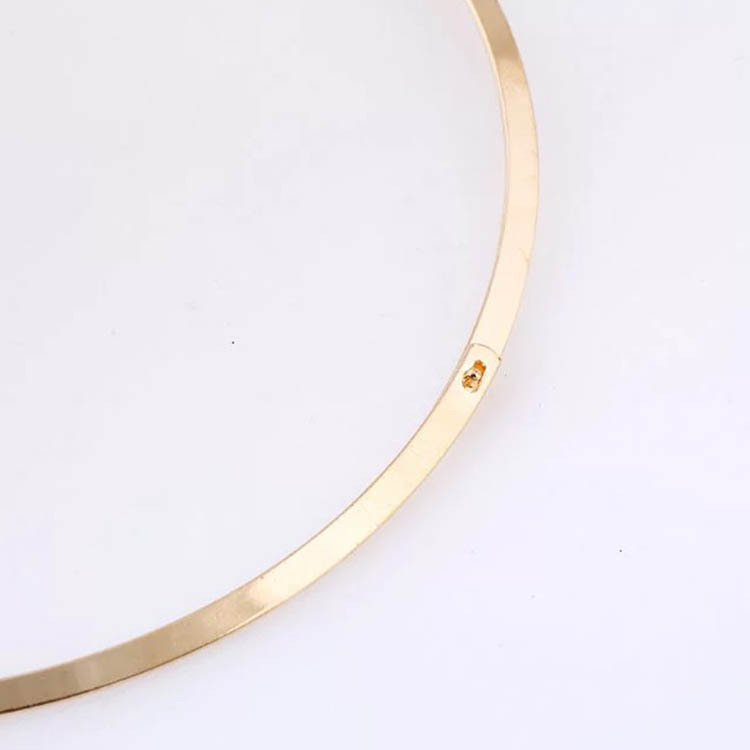 Fashionable accessories with exaggerated three-dimensional collars_voghion.com