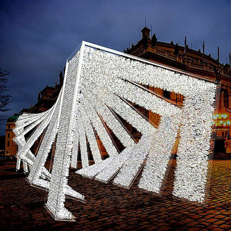 ����ֱ�����ջ��ƴ��ڹ�԰���ڵƽ����������۵�LED�ƹ����͵�