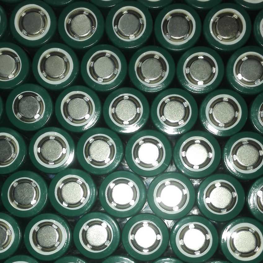 厂家供应 全新A品26650锂电池 3.7V 3000mAh强光手电可充电锂电池