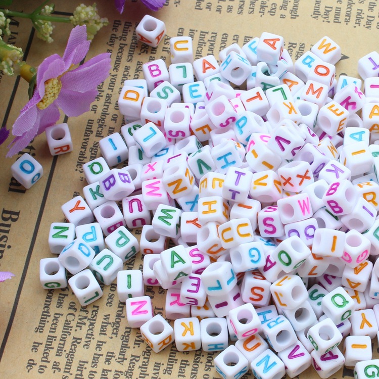6mm白底彩字母珠亚克力方形4