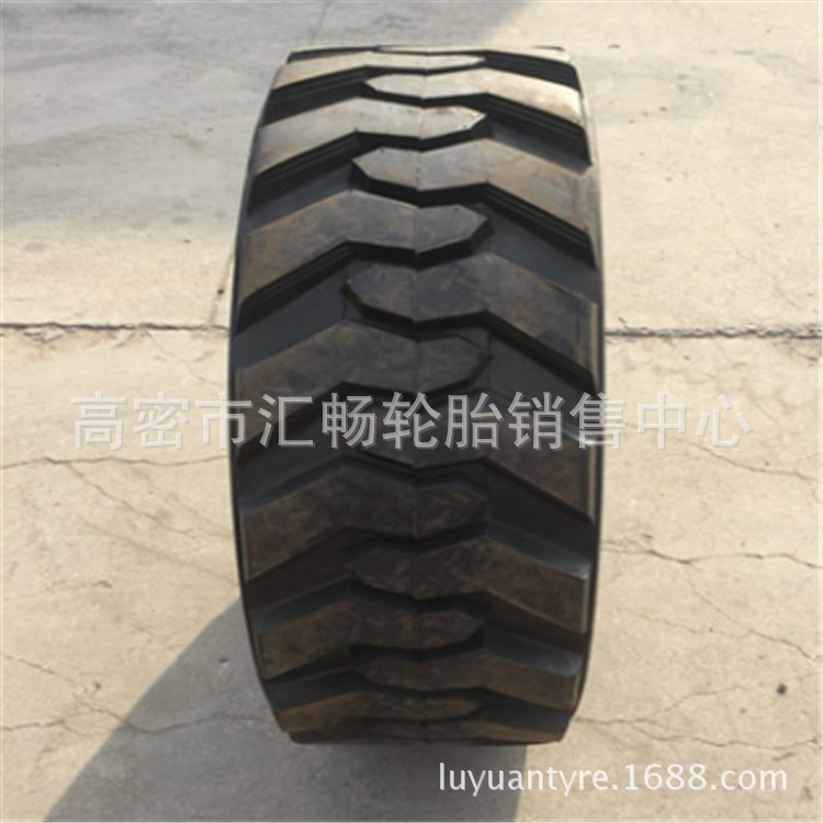 15-19.5 滑移式装载机轮胎  斜交轮胎 人字花纹 扫路机轮胎