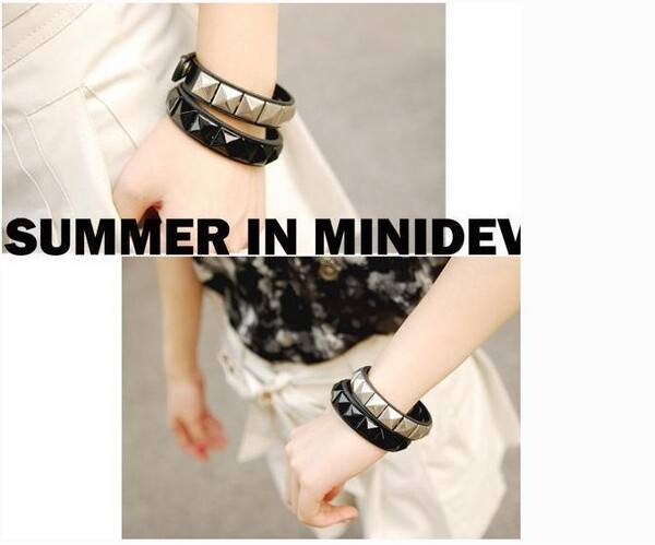 fashionable square bracelet