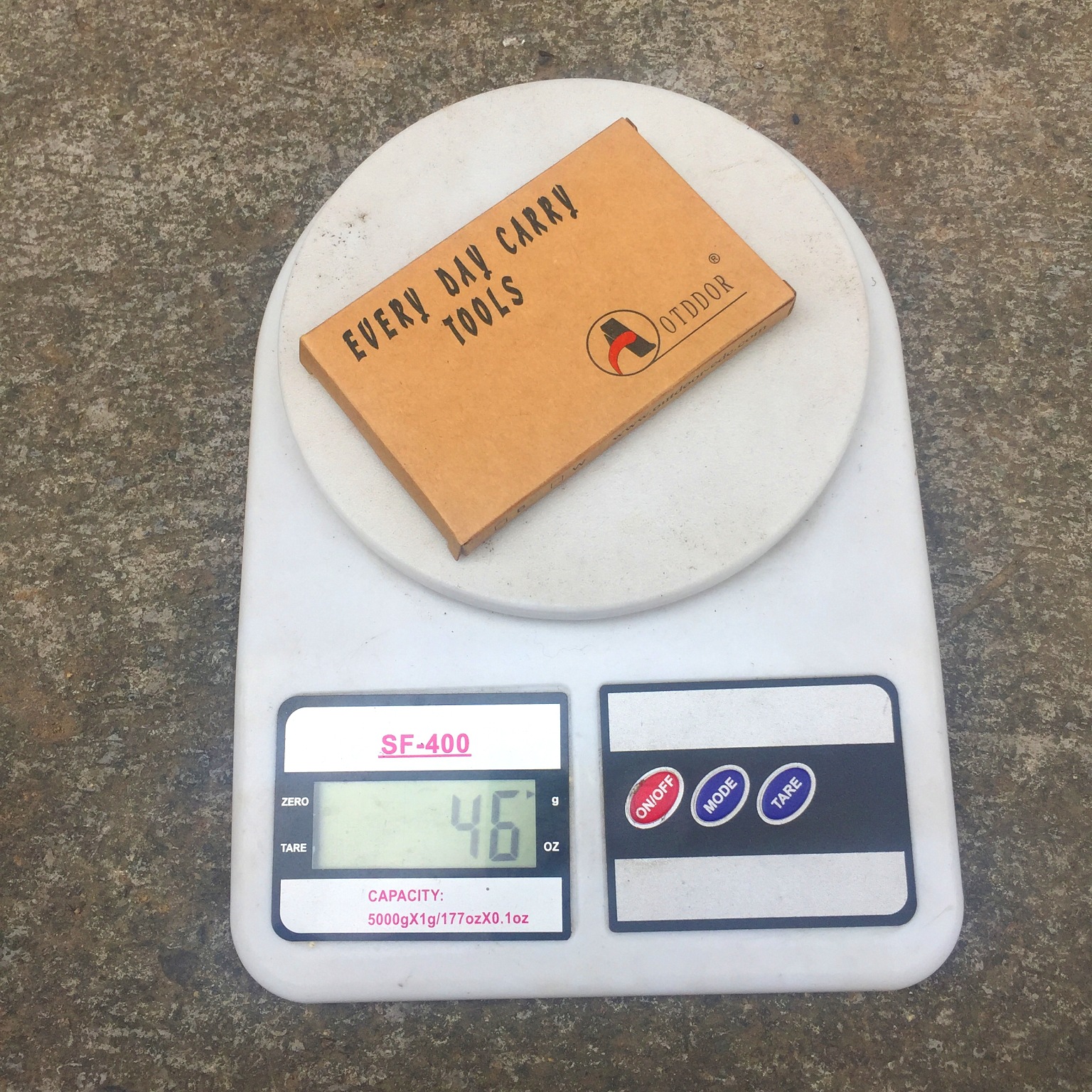 Suministros para acampar EDC autodefensa afilada herramienta multifunción llave lote botella abridor dedo hebilla