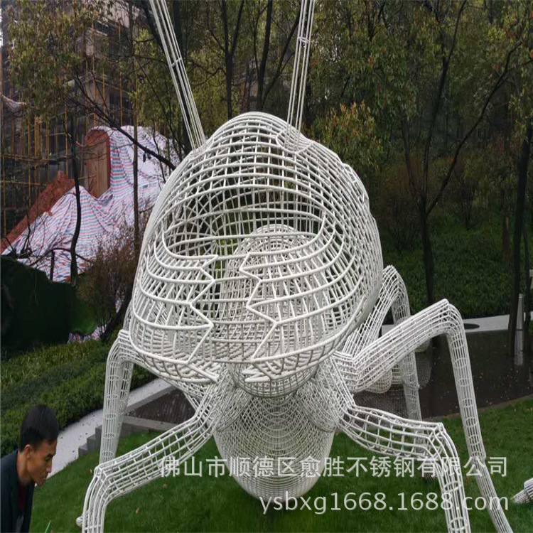 不锈钢双曲面弧形雕塑 长沙园林编织大型不锈钢镂空蚂蚁雕塑图片