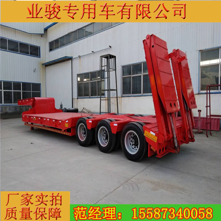 轻体低平板半挂车运输要经常做定位，轮胎磨偏