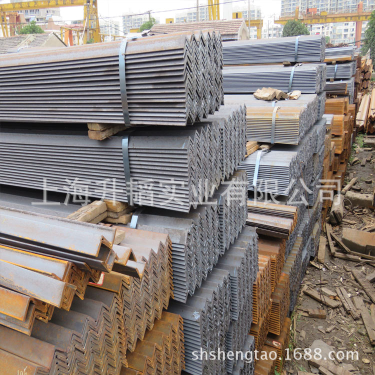 现货供应Q235B热轧角钢50*50*5 焊接材料角钢优质幕墙角铁40*40*4