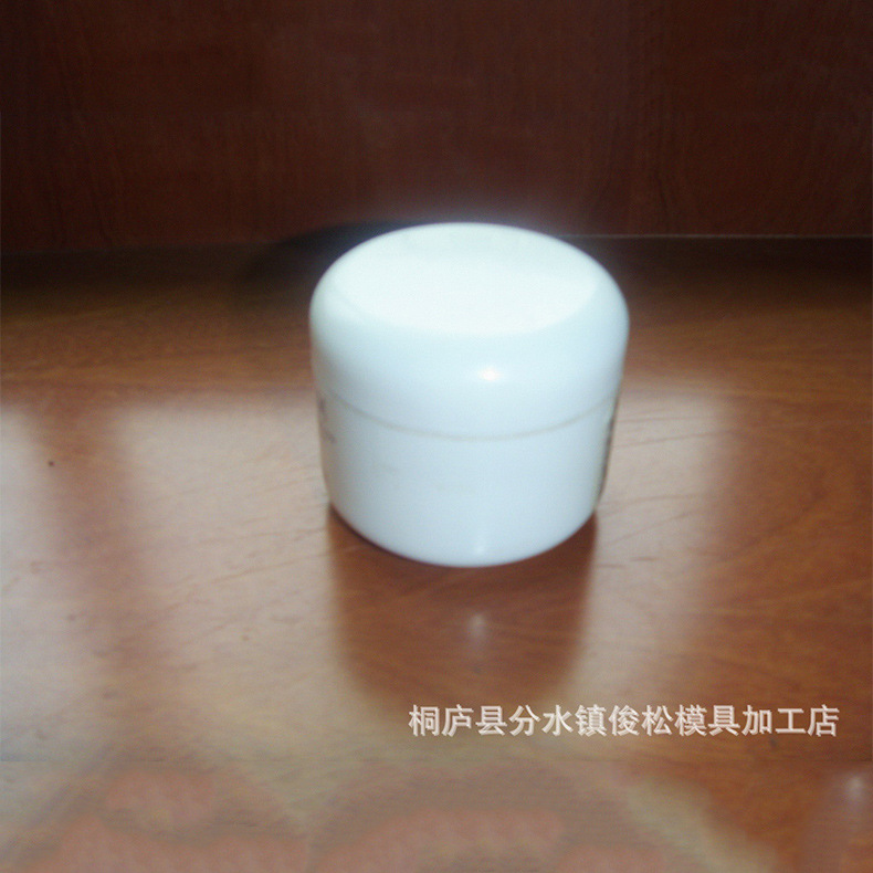 专业开发化妆品模具，塑料模具，注塑模具。