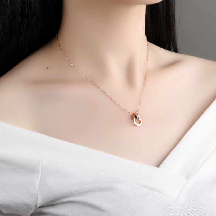 Micro Incrusté Ornement Japonais Et Coréen Simple Rose Or Plaqué Amour Pendentif Titane Acier Clavicule À Chaîne Courte Des Élèves Accessoires display picture 6