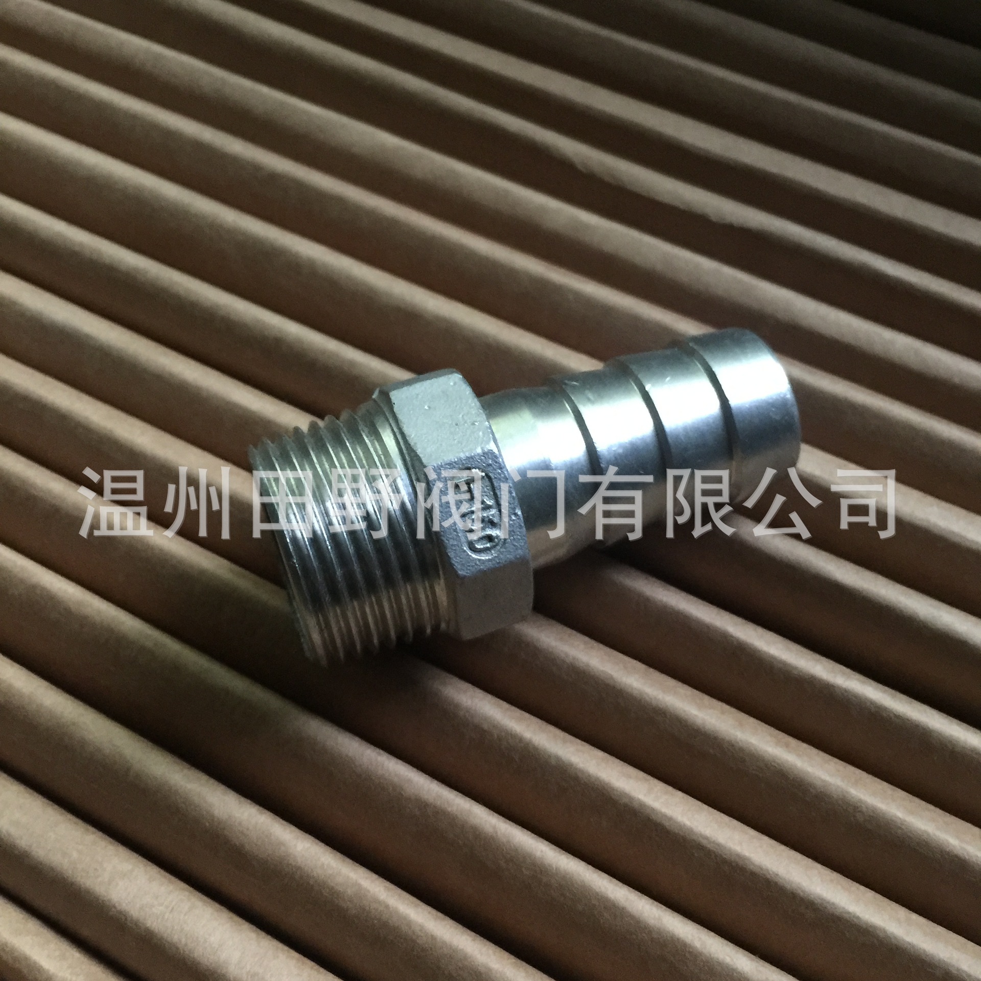 �����������˿�������ܽ�ͷ�����������Ƥ�ܽ�ͷ