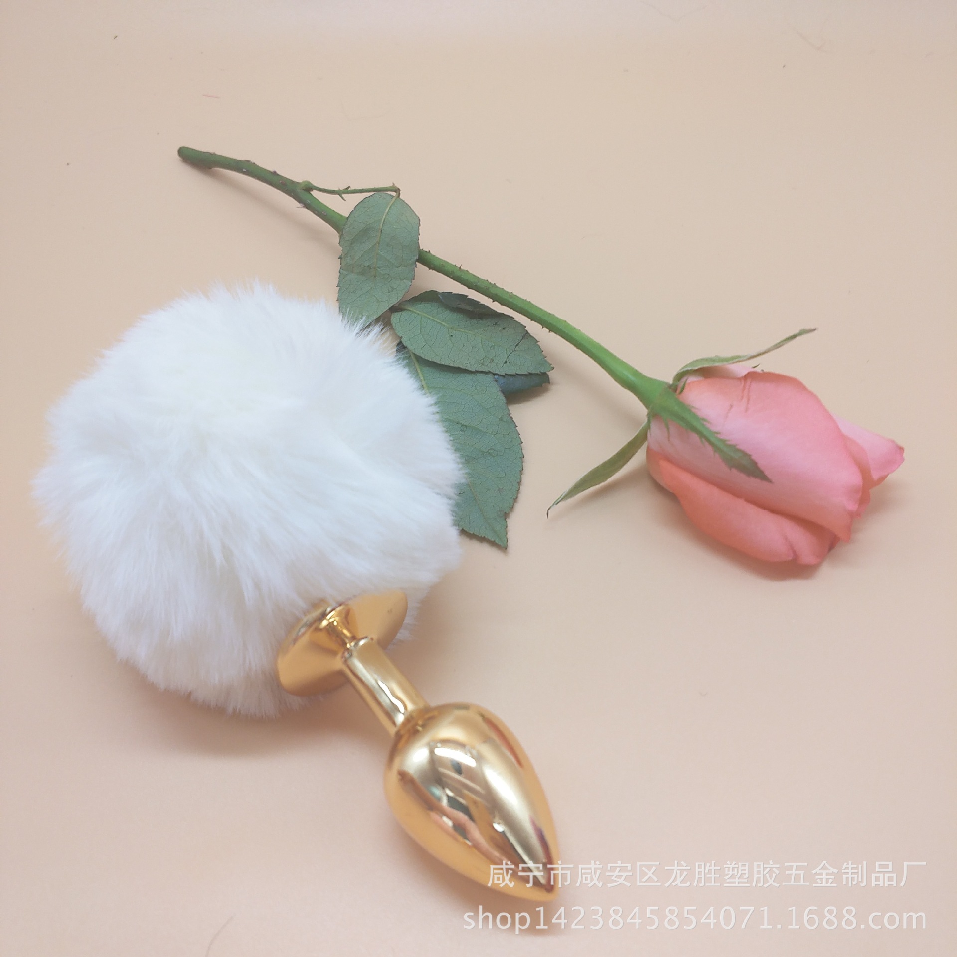 毛毛球兔子尾巴金属肛塞后庭另类玩具情趣用品厂家批发金色中号