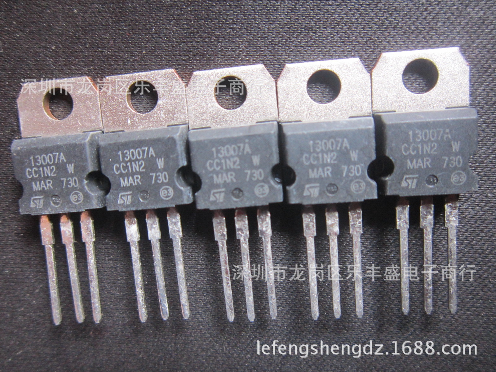 13007A MJE13007A ST TO-220 8A 400V 硅NPN开关晶体管