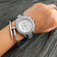 �W���M�ϵ�Еr�bŮ�� ���Aˮ���n�����e�r��ʯӢ�ֱ�