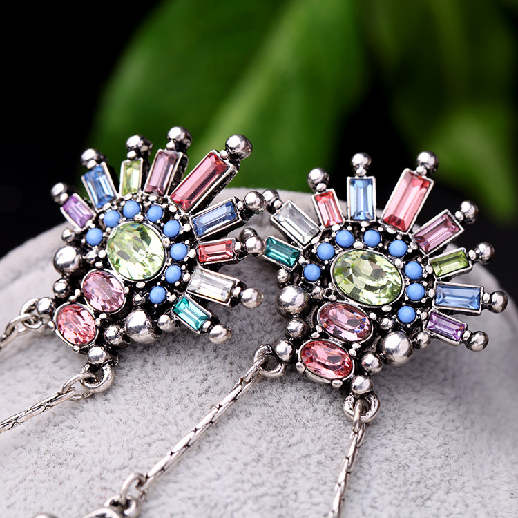 Earrings Ladies Long Retro Diamond-studded Alloy Earrings display picture 5