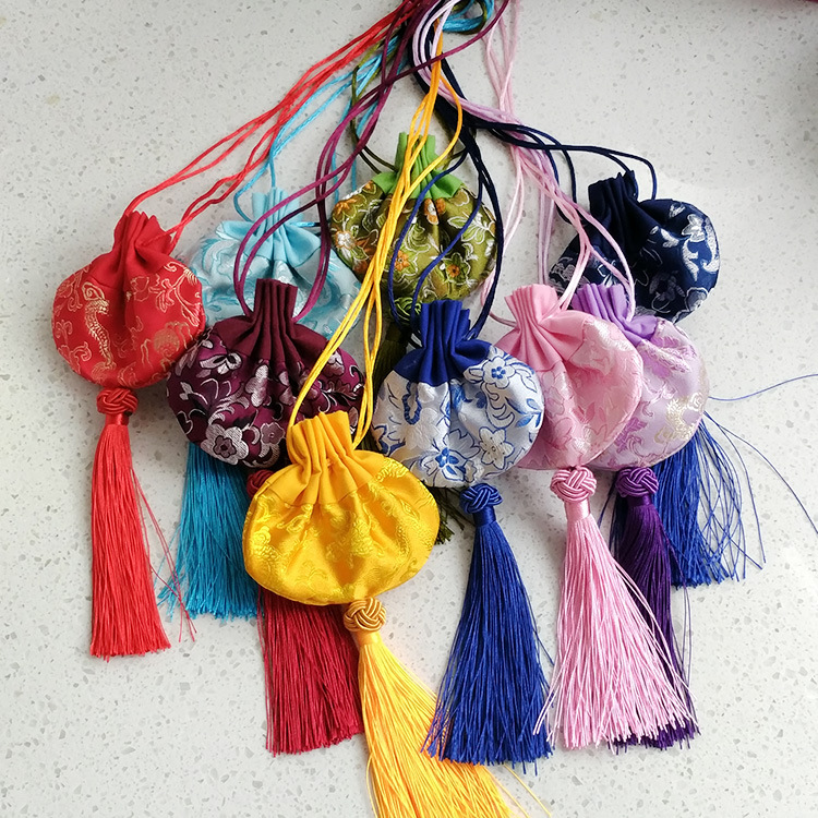 流苏车载织锦缎香囊小锦囊古风荷包汉服配饰驱蚊香包首饰胎发福袋