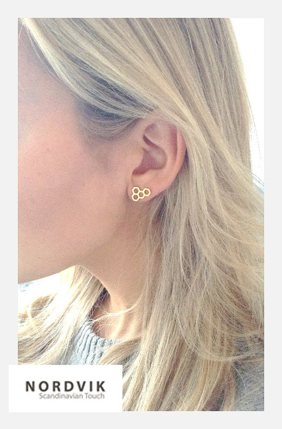 New Simple Honeycomb Stud Alloy Plating Hollow Geometric Hexagon Stud Earrings Wholesale display picture 7