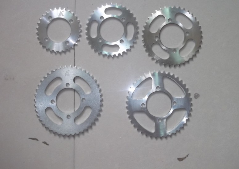 复制_420牙盘 三轮车配件29齿  32齿 .jpg