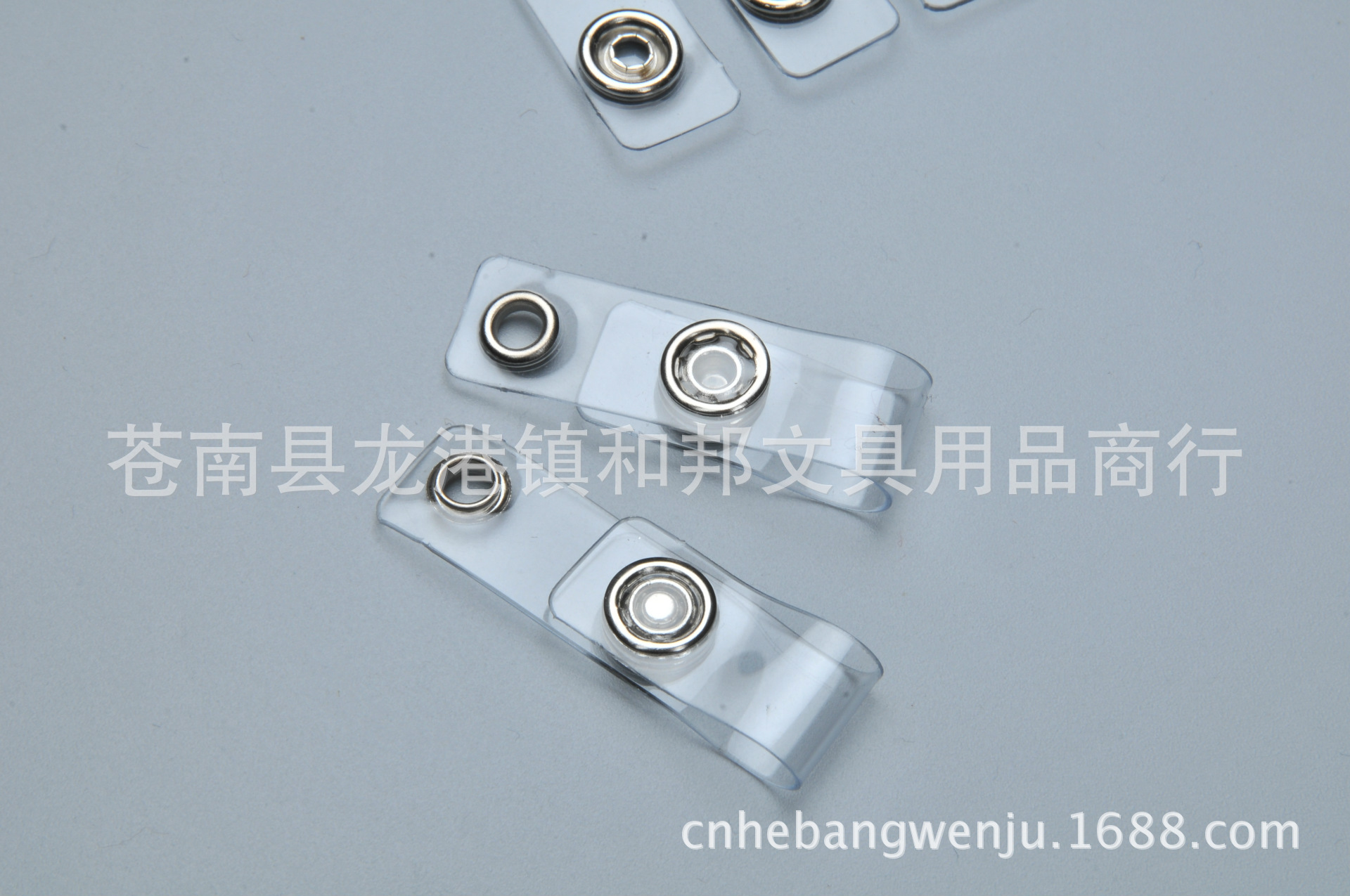 厂家生产鞋眼按扣胶条扣伸缩易拉扣pvc带扣透明PVC扣徽章固定扣-阿里巴巴