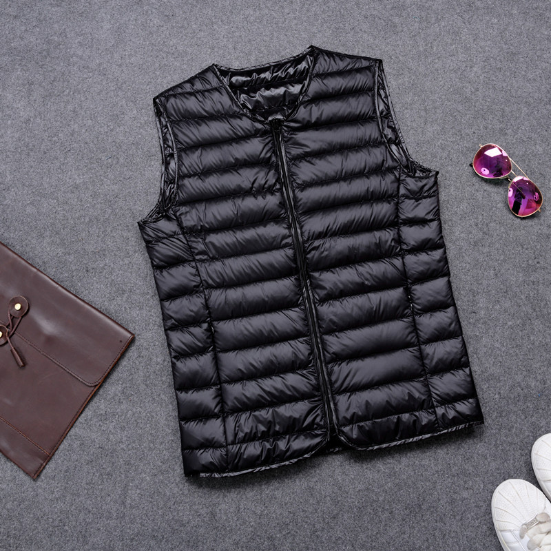 2020 90% down round neck collarless short vest men's and women's light down vest sleeveless inner Vest Jacket