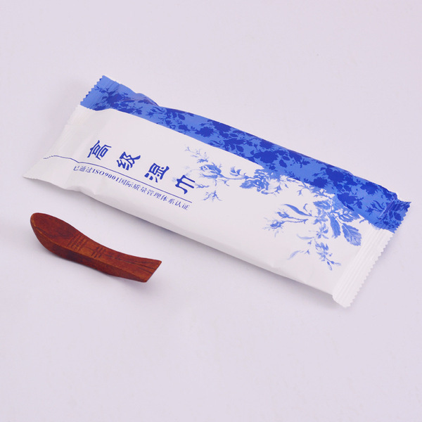Universal disposable wet wipes