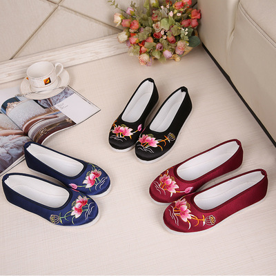 Old Beijing handmade cloth shoes mille-feuille embroidered taichi qipao chinese dress hanfu shoes ethnic style retro lotus shoes Chinese style mother single shoes