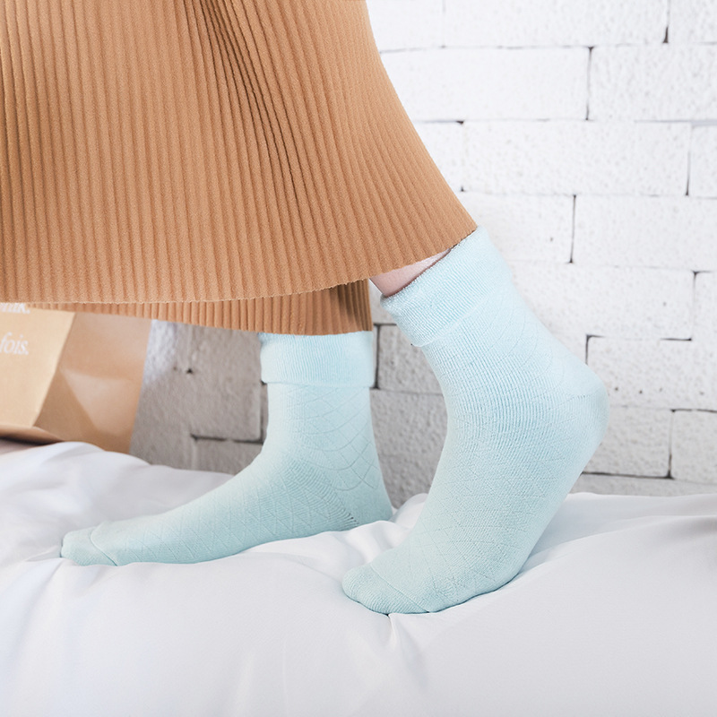 Calcetines de mujer engrosados con forro polar de Terry Calcetines sueltos de algodón peinado de invierno suave y agradable para la piel engrosados cálidos calcetines sueltos de mujeres embarazadas