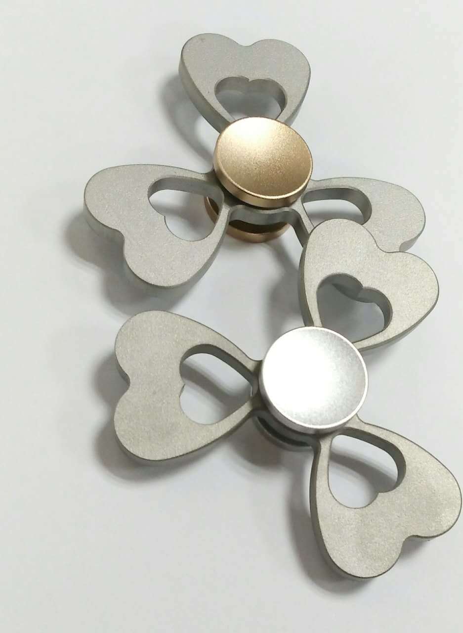 Explosive money Clover top Stainless steel Fingertip top new pattern handspinn Explosive money triangle Fingertip top