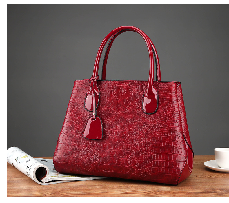 2021 New Fashion Crocodile Pattern European And American Fashion Handbag display picture 8