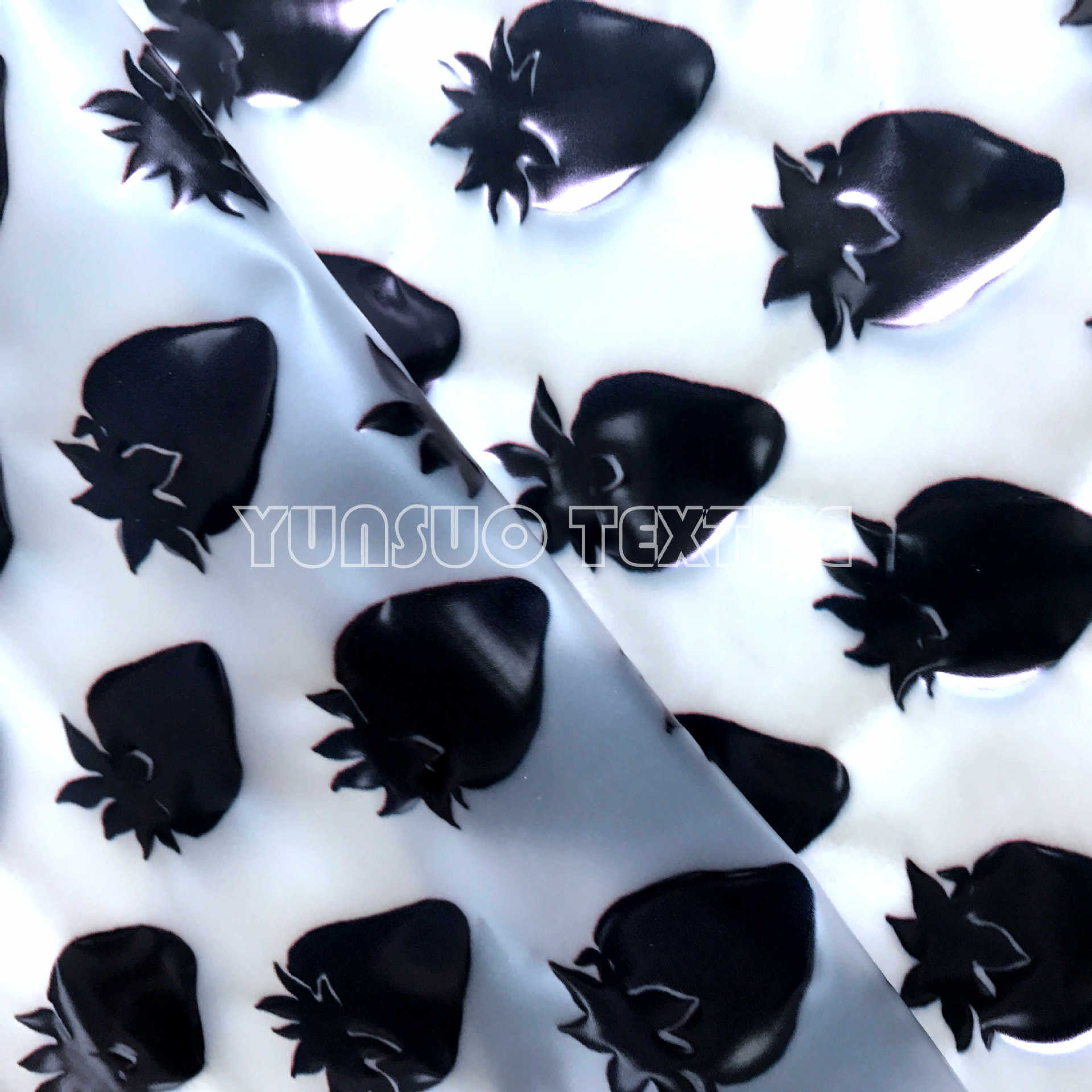 草莓图案  透明PU/聚氨酯服装面料 欢迎来图定制