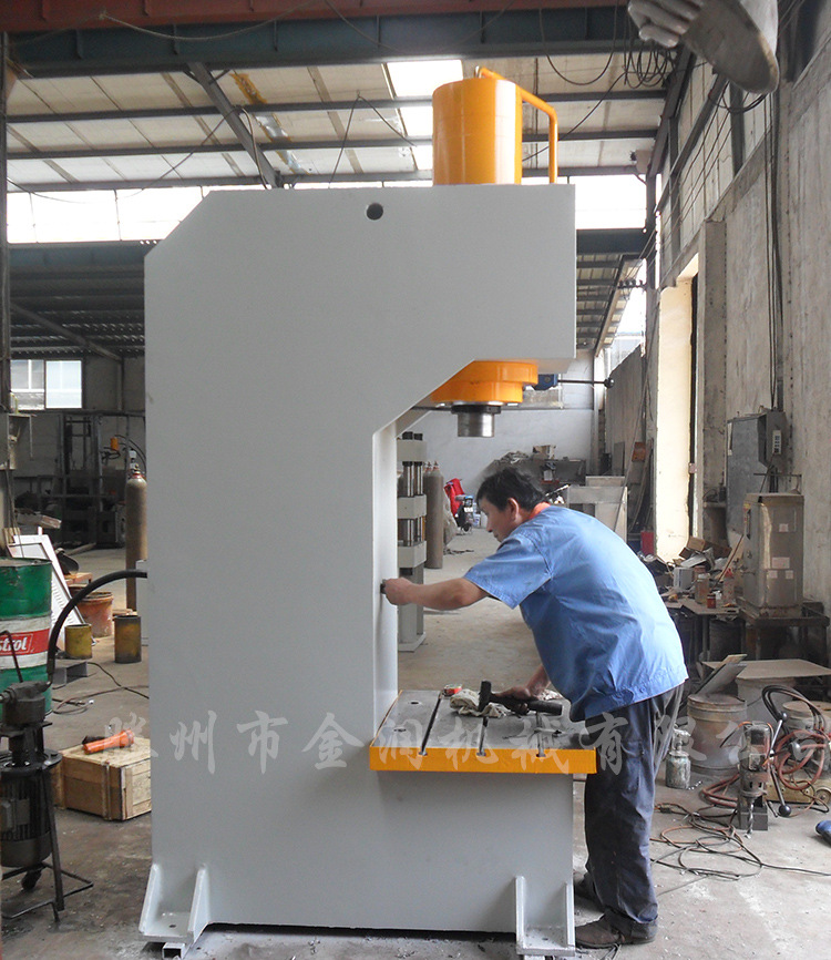 100鍚ㄥ崟鏌辨恫鍘嬫満瀹炵墿鍥??