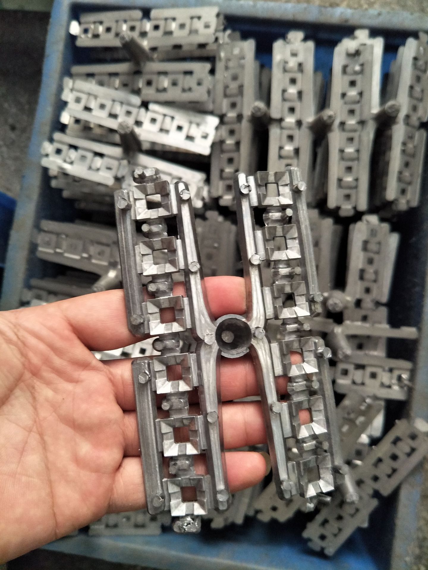 Fusible alloy parts Bi-Sn alloy bounce switch Thermostat Special-shaped parts Processing factory Lead counterweight block