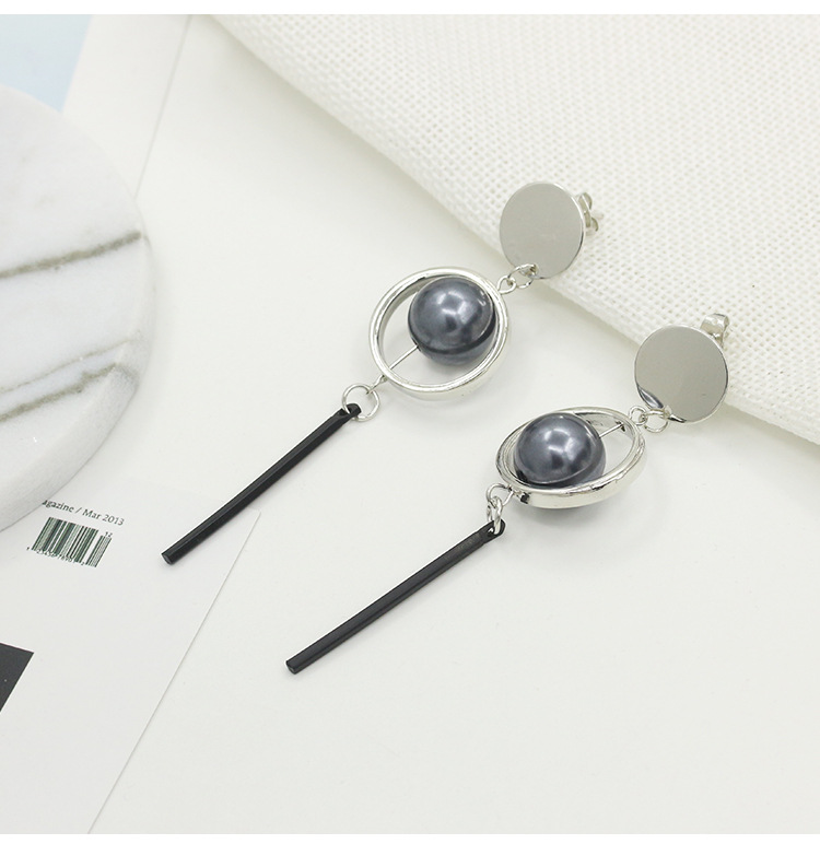 Fashion Girl Simple Geometric Three-dimensional Circle Pearl Long Earrings display picture 6