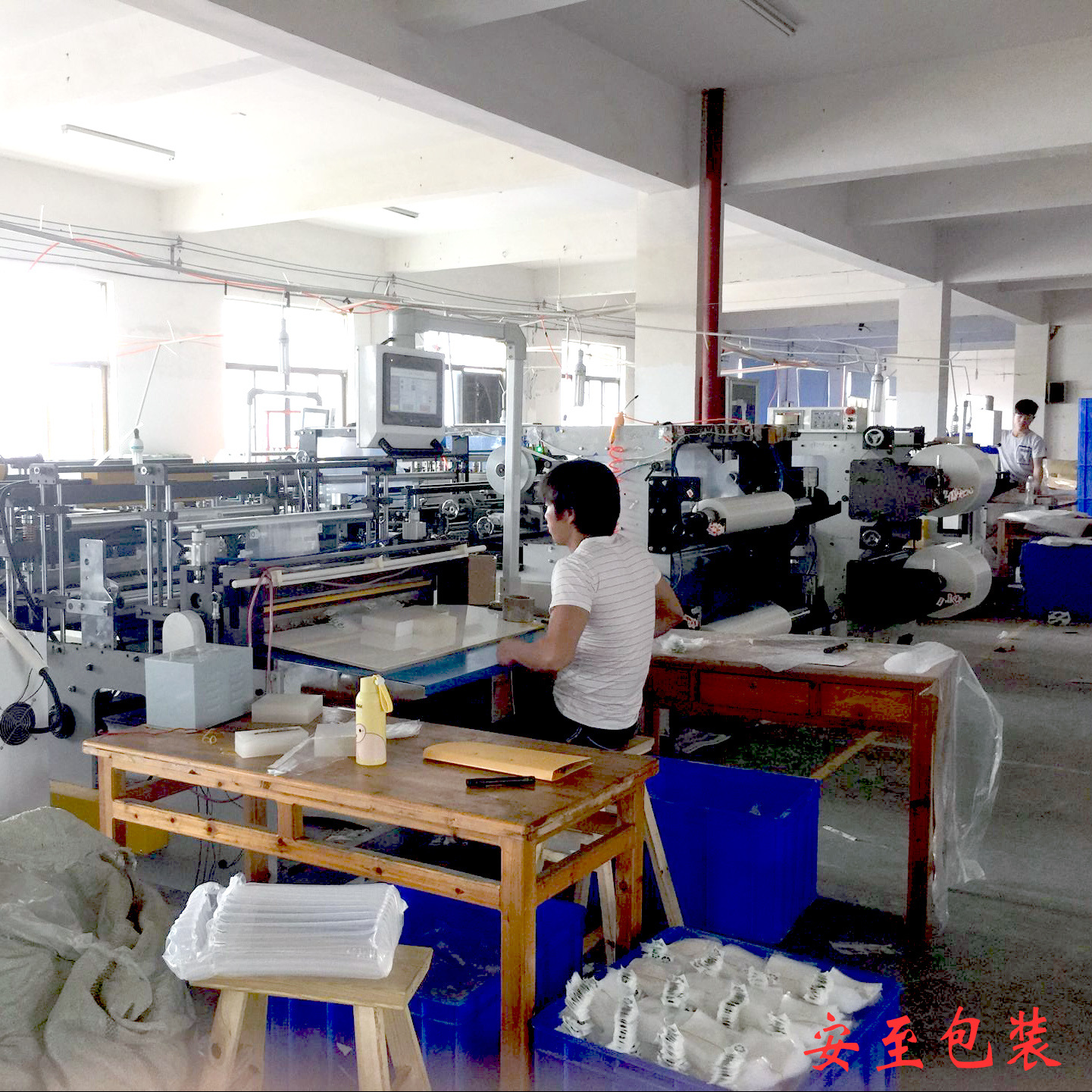 Black thickened bubble bag hat filled air bag, 35*30 pearl cotton cushioning packaging, special for express delivery detail image 4