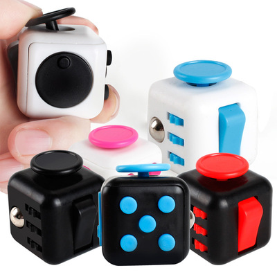 [Nhỏ duy nhất sản phẩm cao cấp] Thế hệ thứ hai của giải nén anxiolytic Rubik Cube giải nén Rubik Cube giải nén đồ chơi chống kích ứng