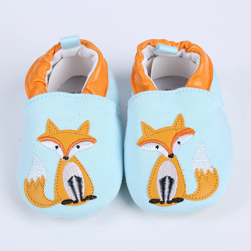 Весенние и осенние детские туфли для малышей с мягкой подошвой, хлопковая ткань, вышивка с героями мультфильмов, обувь для новорожденных на 100 дней и первый день рождения, нескользящие и дышащие.