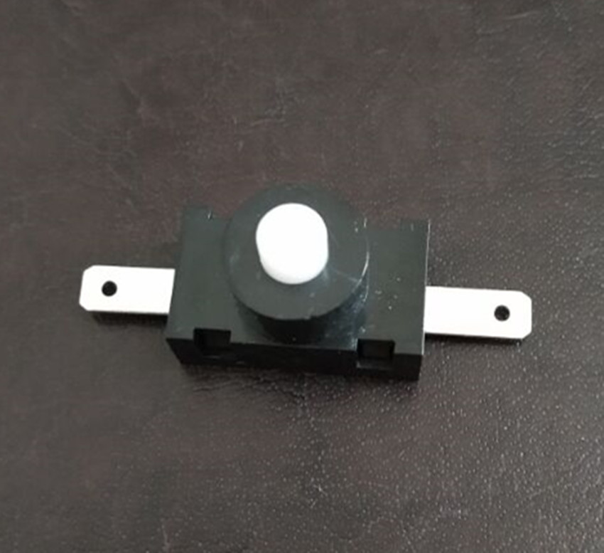 13.5*23.4手电筒按钮开关自锁无锁按钮黑色弯脚按钮开关