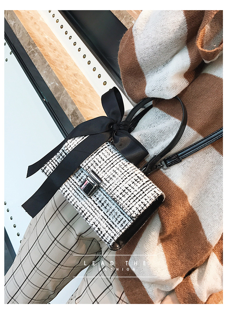 251g Weight Polyester Lining Material Lock clasp Closure Type Single Shoulder Strap Strap Type Shoulder Bag Bags Type Daily Occasion woolen Material Lattice Pattern All Seasons Season Women's Gender Streetwear Style Square Shape Small Size Small Bag For Women New Bags Fashionable Woolen Contrast Color Scarf Handbag Korean Versatile One-Shoulder Crossbody Women's Bag 14