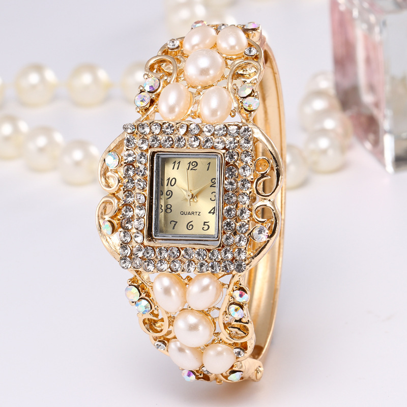 Elegant wristwatch bracelet