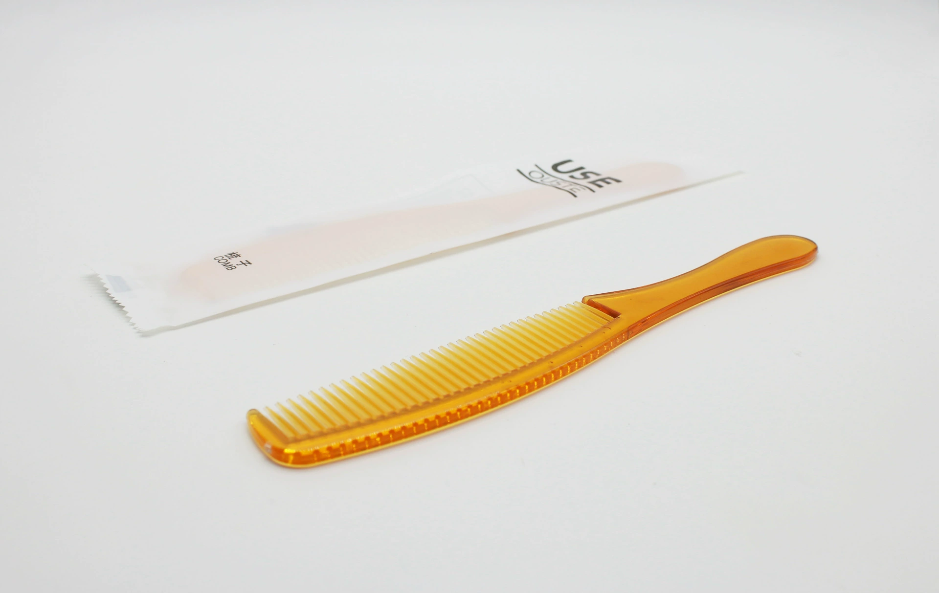 Disposable transparent amber white brush for hotel, plastic set