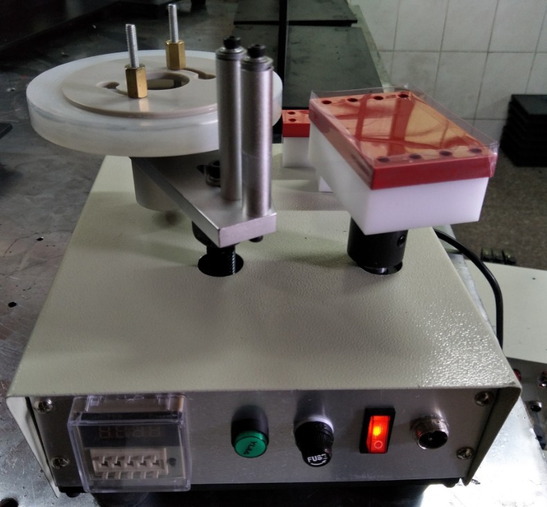 塑胶件保护膜半自动包胶机各种塑胶件保护膜半自动包胶机TM-1000