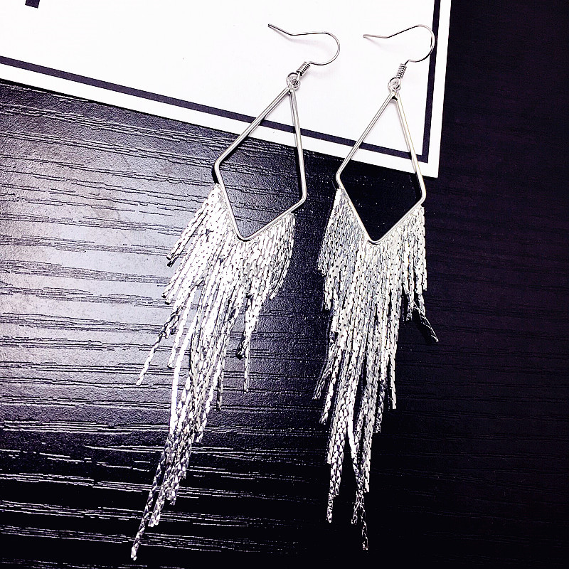 Korean New Tassel Exaggerated Tassel Ear Hook Hypoallergenic Earrings Stylish Simple Wholesale Nihaojewelry display picture 5