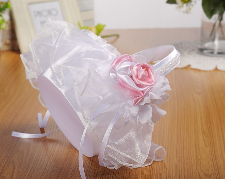 European and American creative wedding lace flower baskets, white bride flower girls scattering flowers, small flower baskets, wedding supplies wholesale detail image 11