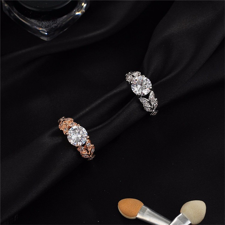 Fashion Leaf Copper Inlaid Zircon Rings display picture 5