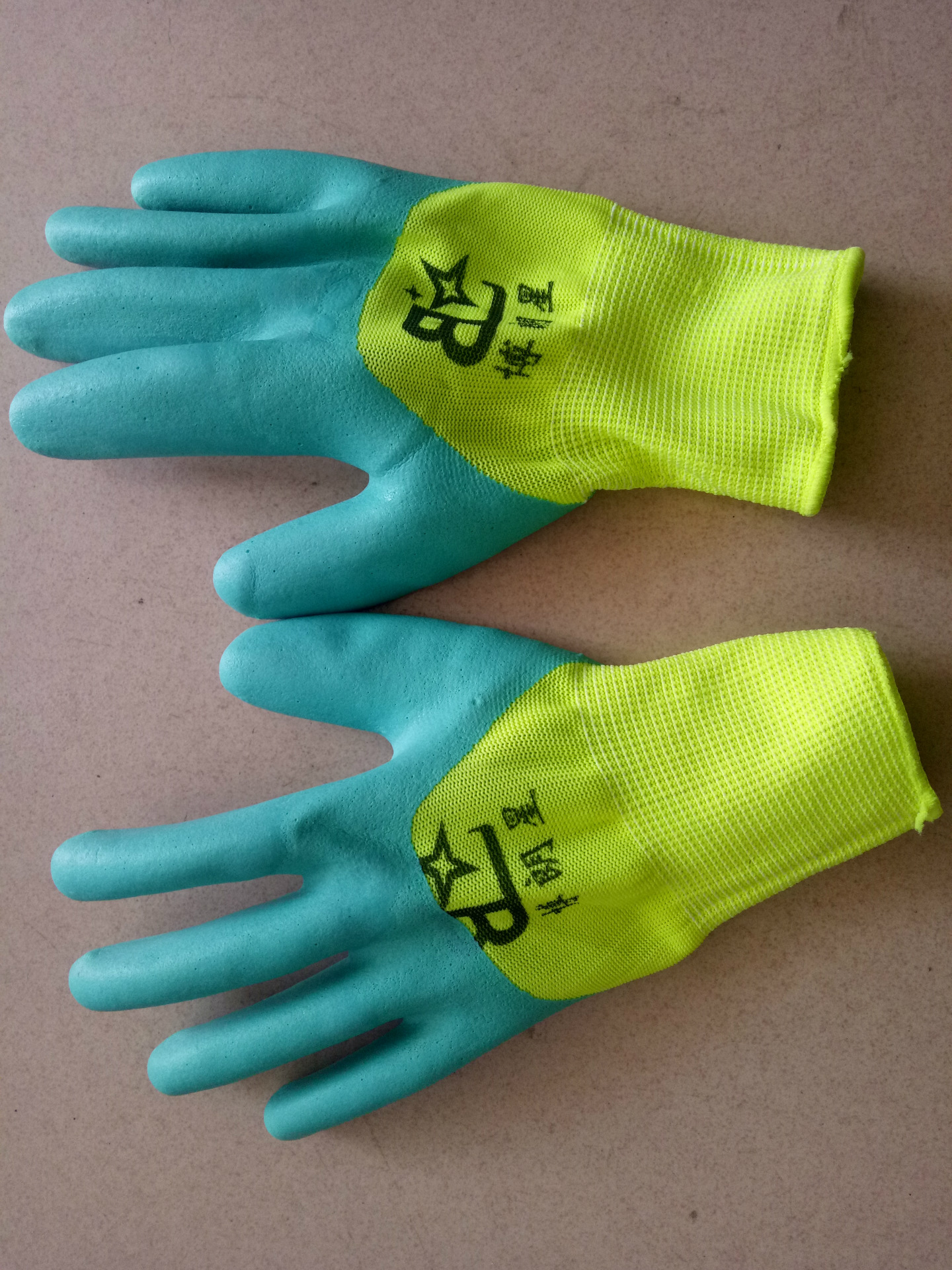 荧光绿透气王13针尼龙乳胶手套劳保防护手套 耐磨防滑浸胶手套