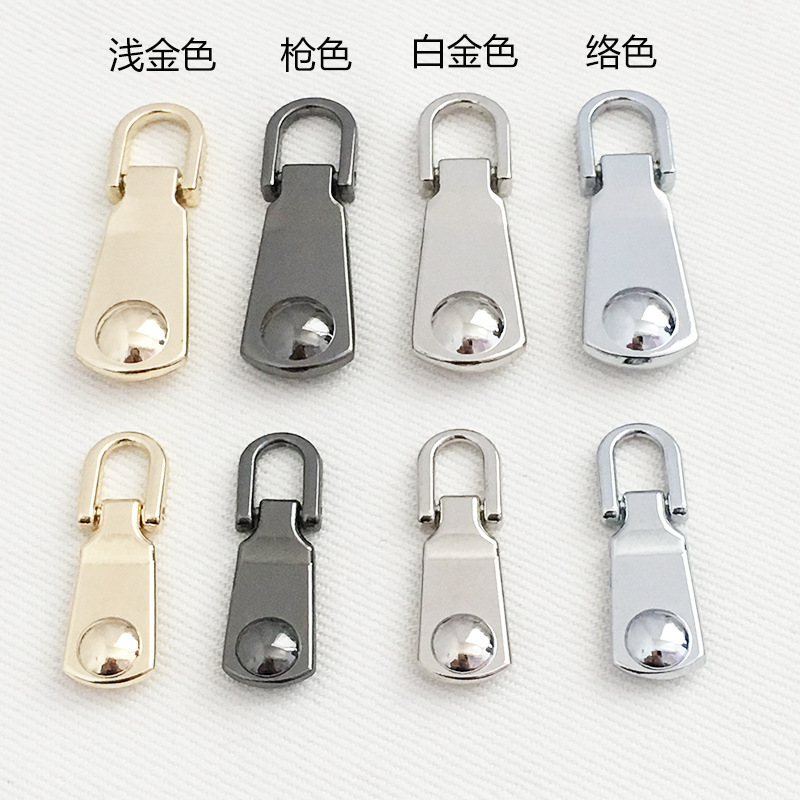 Bag accessory with zipper